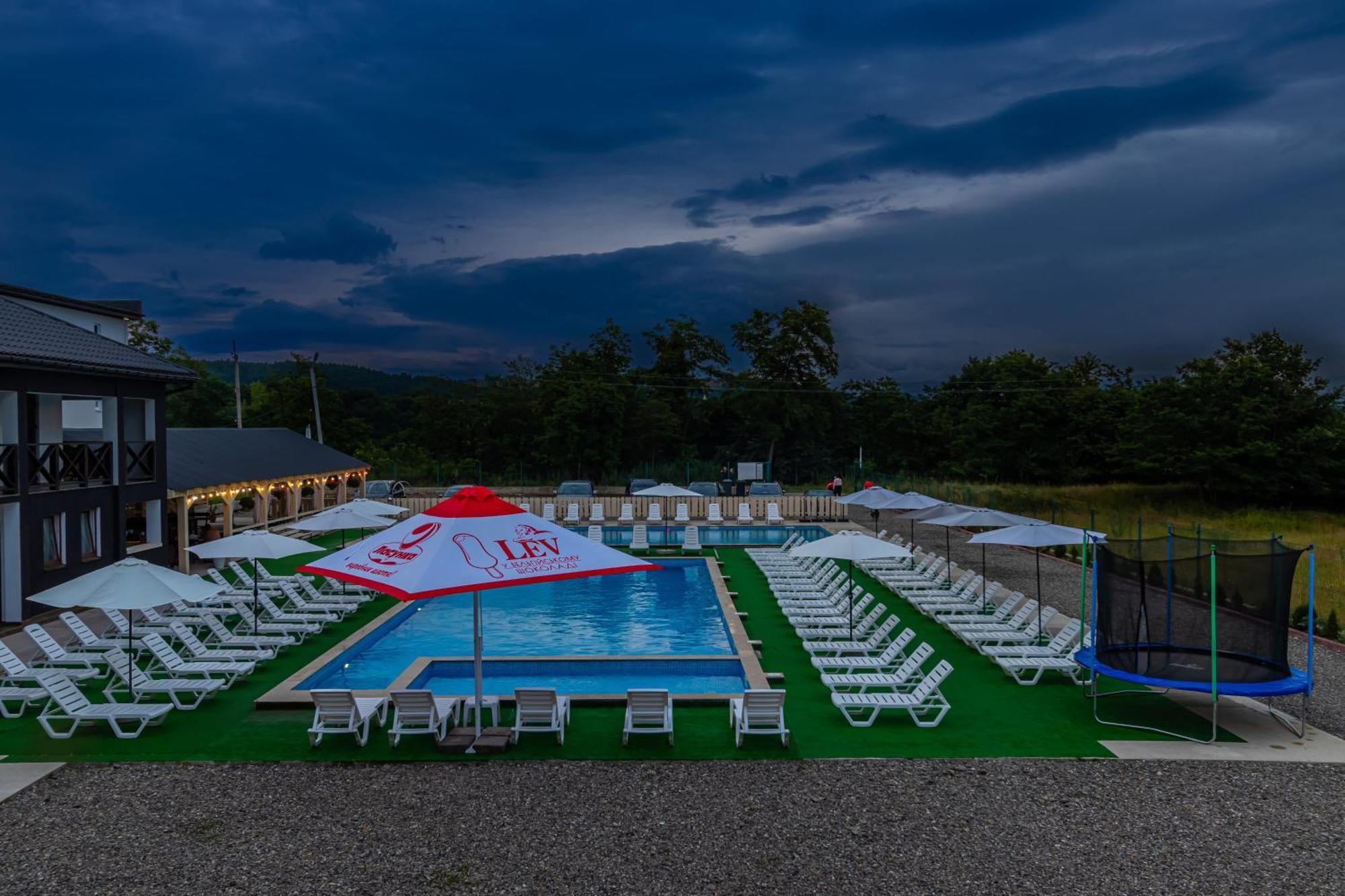 Romantik Solotvyno Buitenkant foto